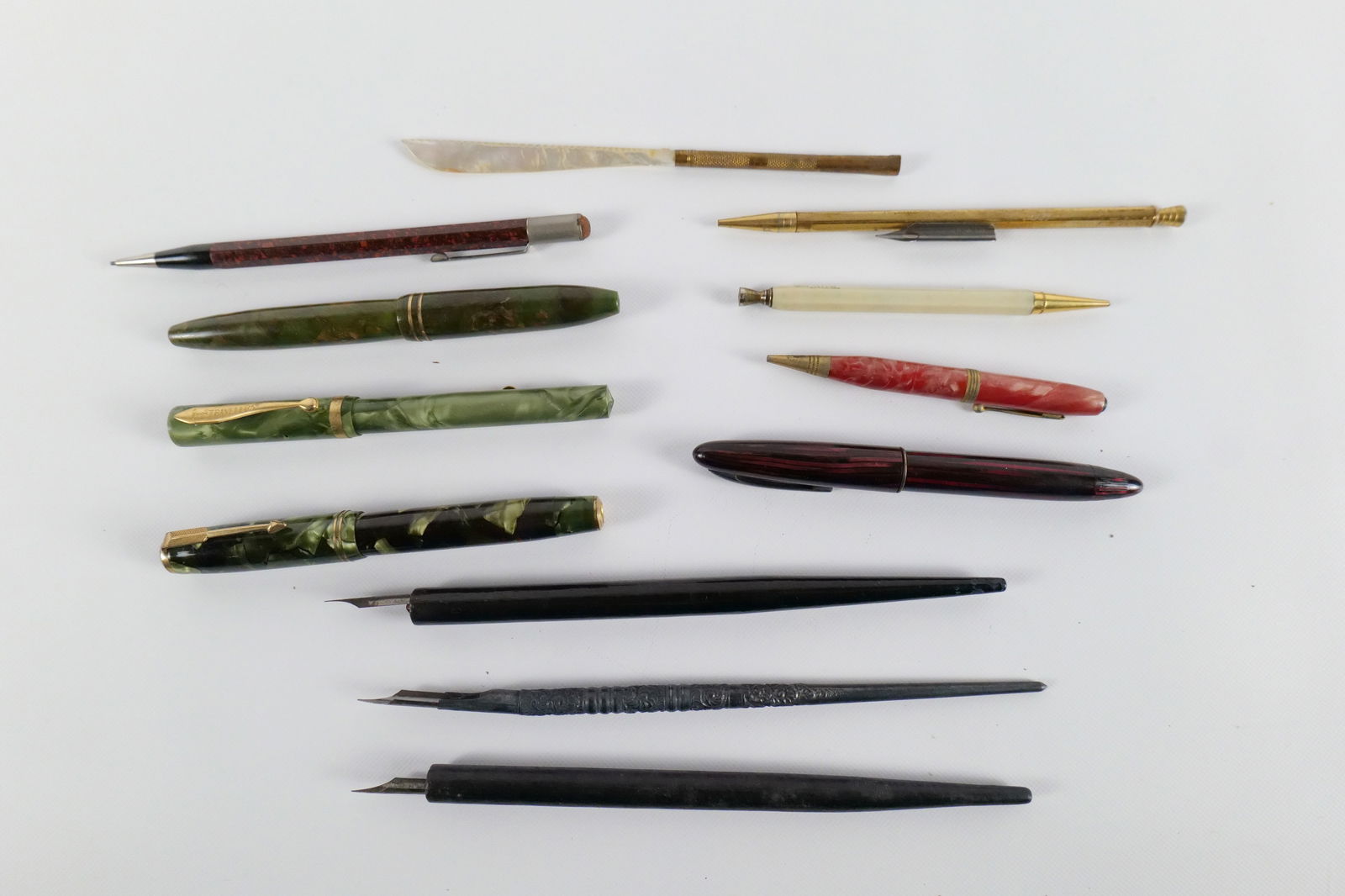Lot of Vintage Fountain Pens and Mechanical Pencils (1 of 5)