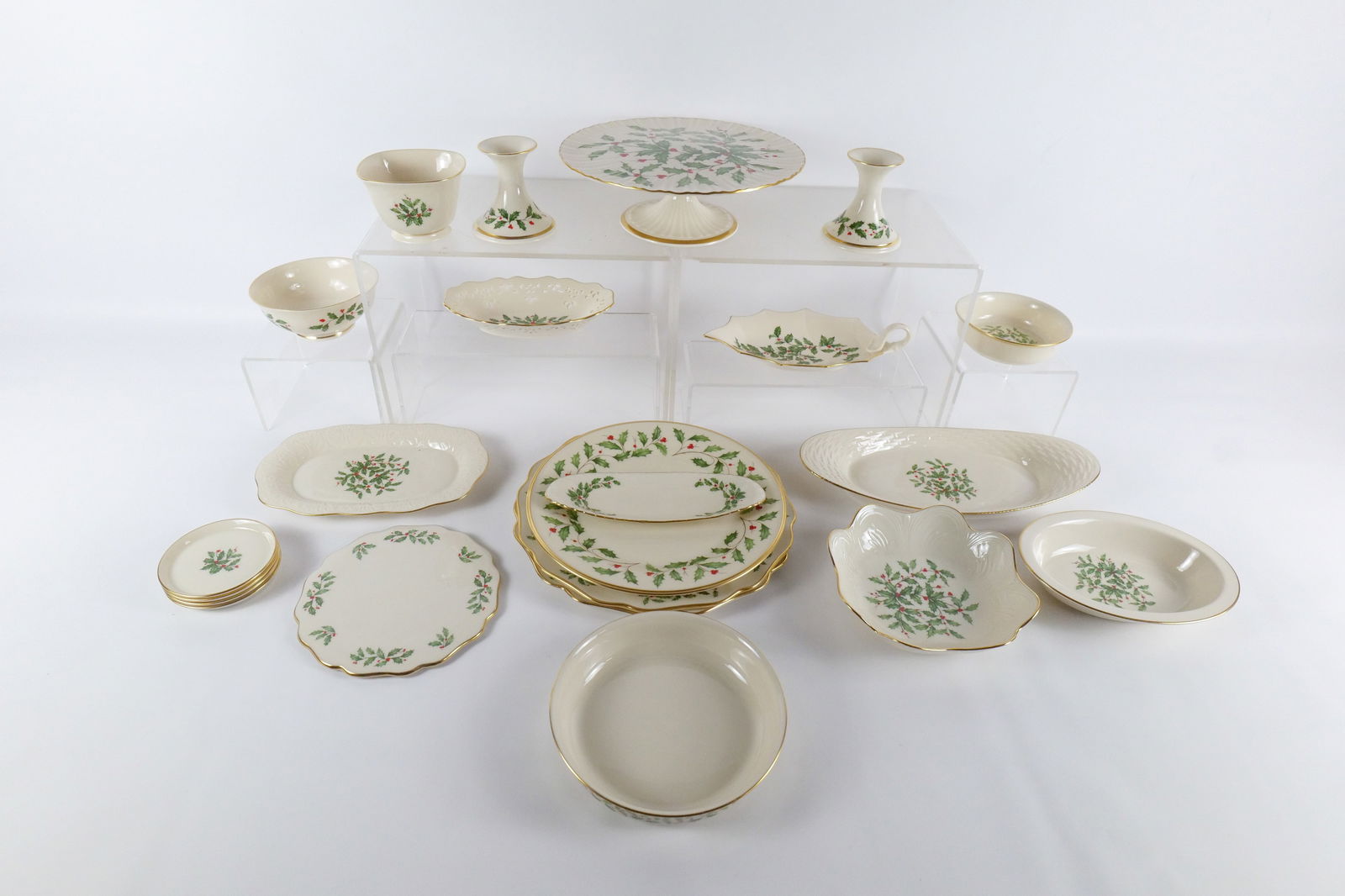 Lot of Lenox Holly Leaf Dishes (1 of 11)
