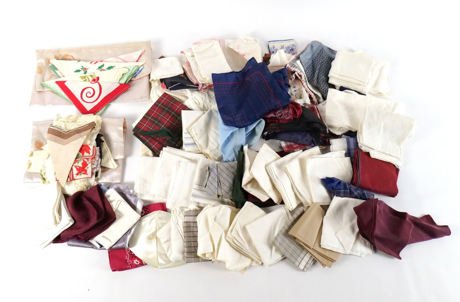 Lot of Antique and Vintage Kitchen Towels and Handkerchiefs: Lot of Antique and Vintage Kitchen Towels and Handkerchiefs. Includes Floral, Lace, Geometric, Crochet, Plaid, Strips and More. Needs a cleaning. All invoices must be paid within 24 hours of the sale.