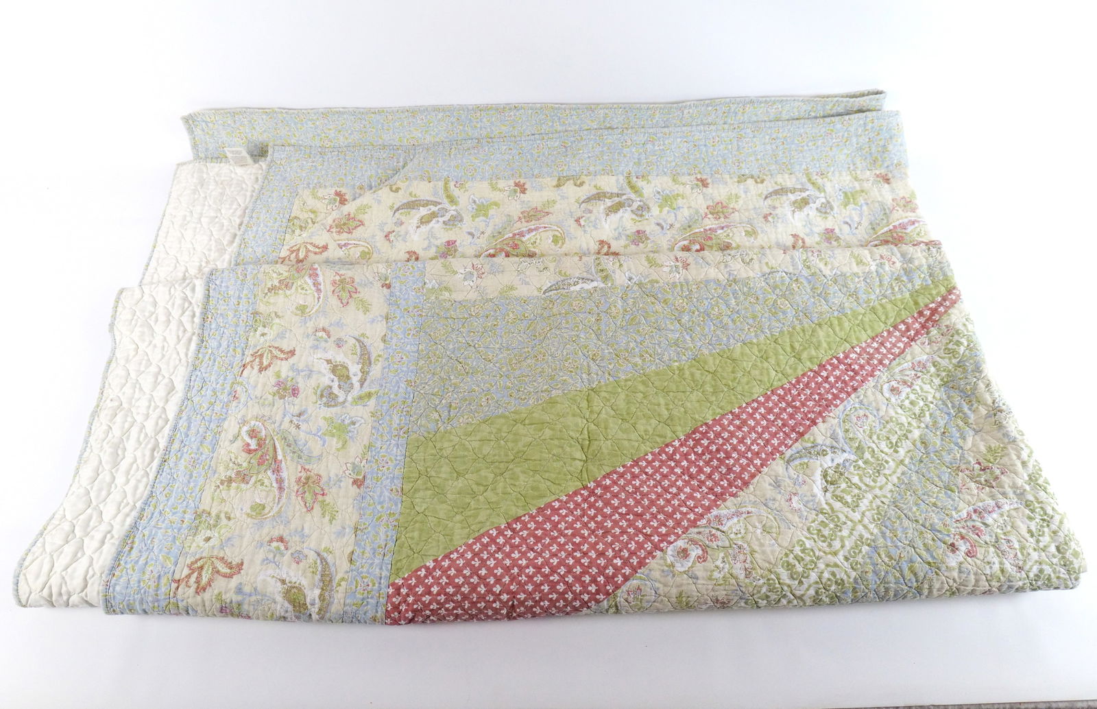 Cannon Cotton Patchwork Paisley Bedspread: Cannon Cotton Patchwork Paisley Bedspread. Could use a cleaning. All invoices must be paid within 24 hours of the sale. We offer multiple shipping options, please read the shipping terms to understand