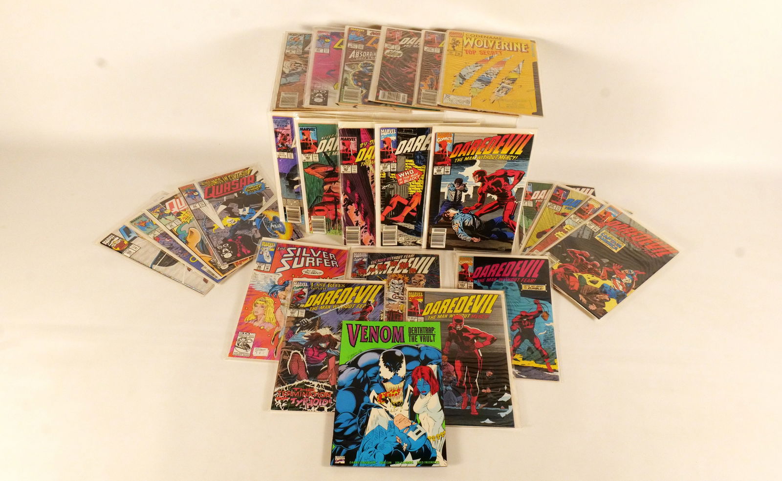 Short Box of Miscellaneous Marvel Comics: Short Box of Miscellaneous Marvel Comics. Includes Quasar, Machine Man, Werewolf by Night, Marvel Premiere, and More. Average Grade is VG to Fine. Short Box is Full. Please note that the short boxes i