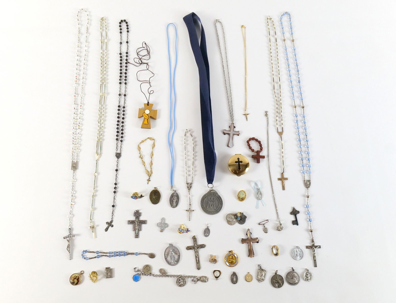 Lot of Religious Jewelry (1 of 9)