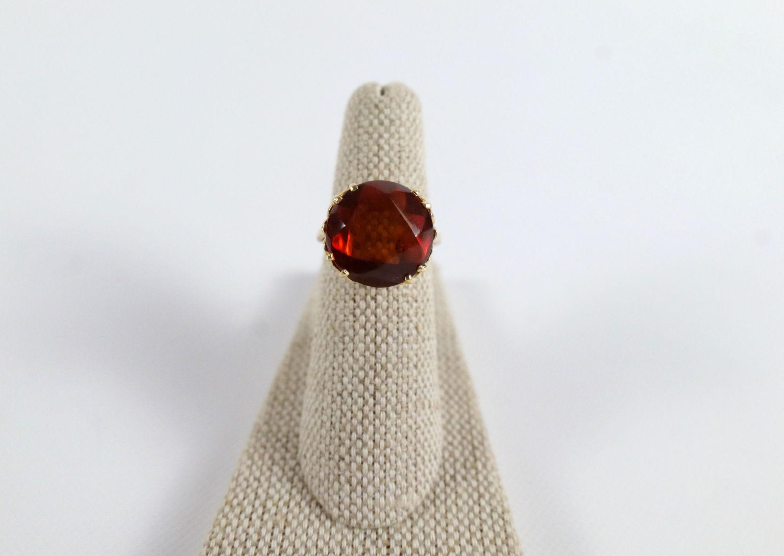 14k Filagree Ring with Amber Guild Stone: 14k Filagree Ring with Amber Guild Stone. Size 6 1/4. All invoices must be paid within 24 hours of the sale. We offer multiple shipping options, please read the shipping terms to understand your optio