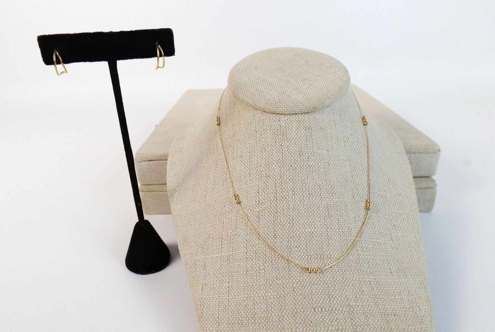 14k Gold Necklace and Earrings: 14k Gold Necklace and Earrings. Necklace measures approx. 16". Weighs approx. 2.1 grams. All invoices must be paid within 24 hours of the sale. We offer multiple shipping options, please read the ship