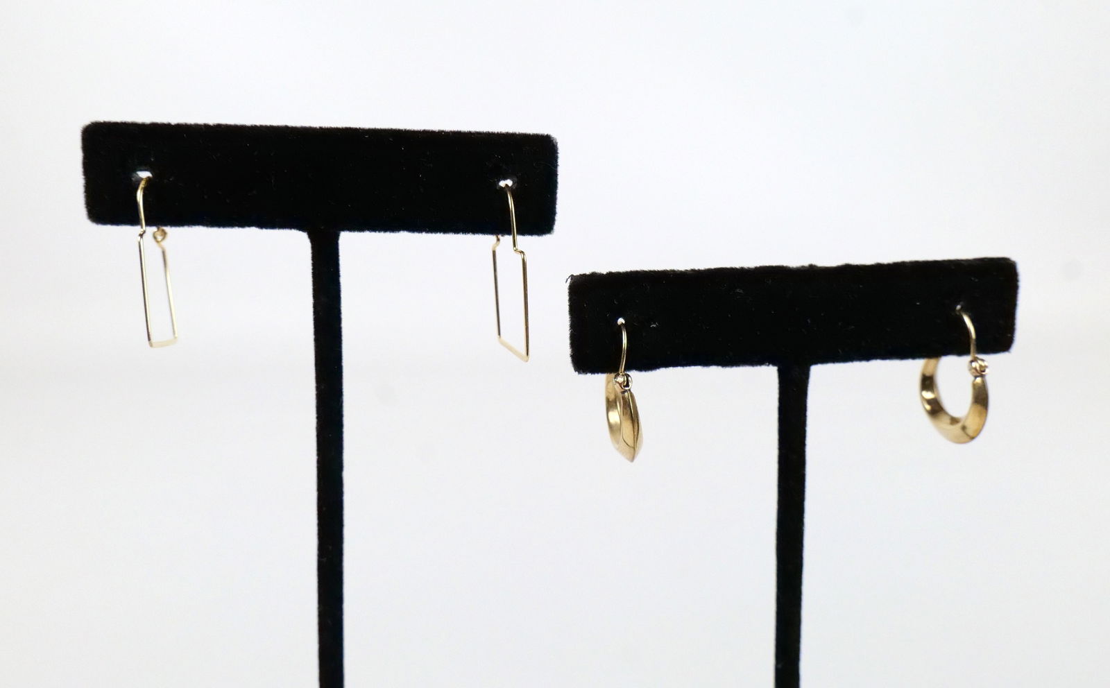 2 Pairs of 14k Gold Pierced Hoop Earrings: 2 Pairs of 14k Gold Pierced Hoop Earrings. Largest measures 7/8" long. Weighs approx. 2 grams. All invoices must be paid within 24 hours of the sale. We offer multiple shipping options, please read th