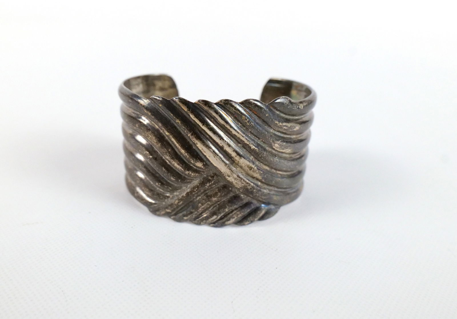 Wide Modern Ribbed Sterling Silver Cuff Bracelet. (1 of 7)
