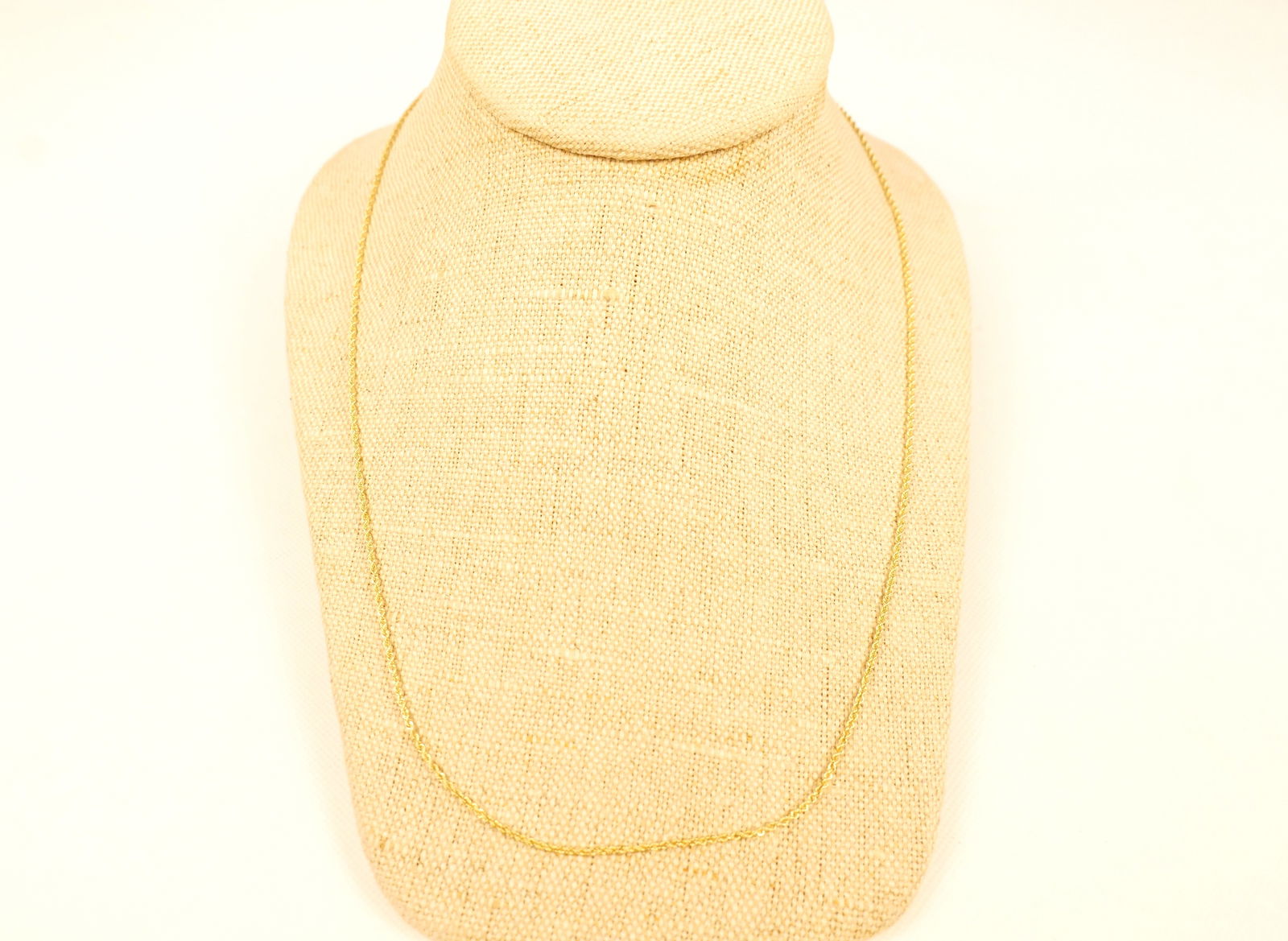 14k Gold Chain: 14k Gold Chain. Measures 20". Weighs approx. 2.9 grams. All invoices must be paid within 24 hours of the sale. We offer multiple shipping options, please read the shipping terms to understand your