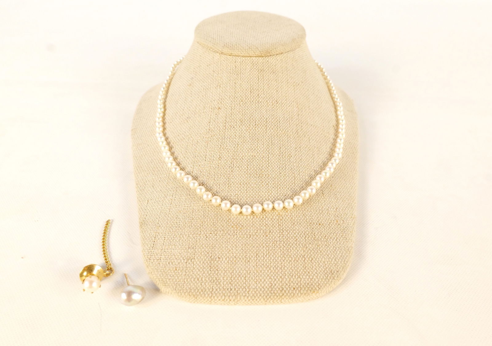 14k and Pearl Lot: 14k and Pearl Lot. Including 18" Pearl Necklace, Pearl Tie Tack and Single Pearl Earring. All invoices must be paid within 24 hours of the sale. We offer multiple shipping options, please read the shi