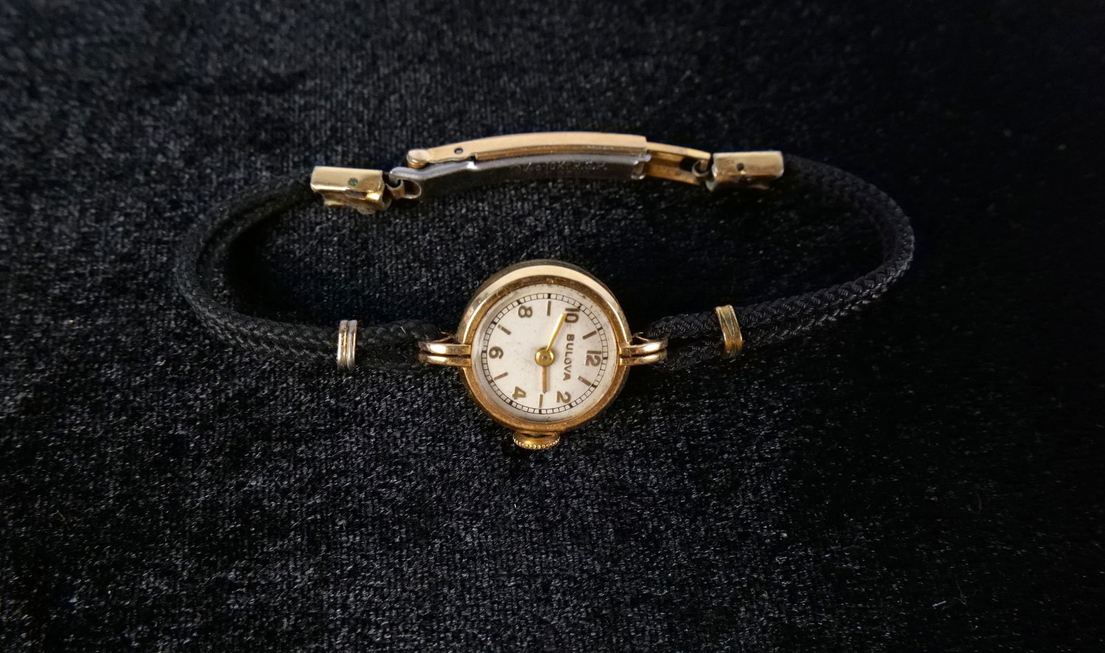14k Ladies Bulova Watch: 14k Ladies Bulova Watch. Band is not gold - Just the watch. All invoices must be paid within 24 hours of the sale. We offer multiple shipping options, please read the shipping terms to understand your