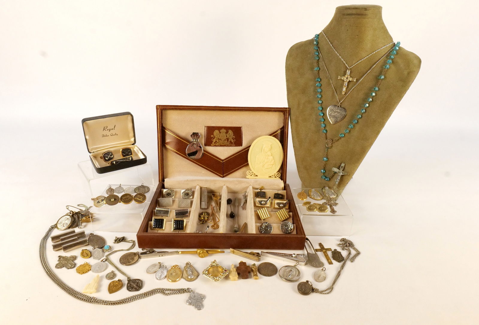 Group Lot of Men's and Religious Jewelry (1 of 14)