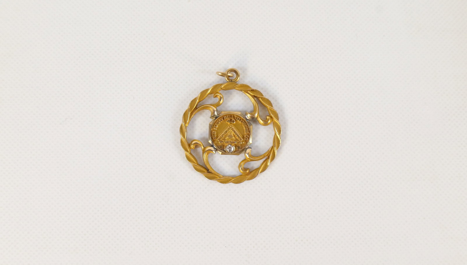 10k Pendant - NJ Bell Telephone Company: 10k Pendant - NJ Bell Telephone Company - 40 Years. Weighs approx. 4.4 grams. All invoices must be paid within 24 hours of the sale. We offer multiple shipping options, please read the shipping terms