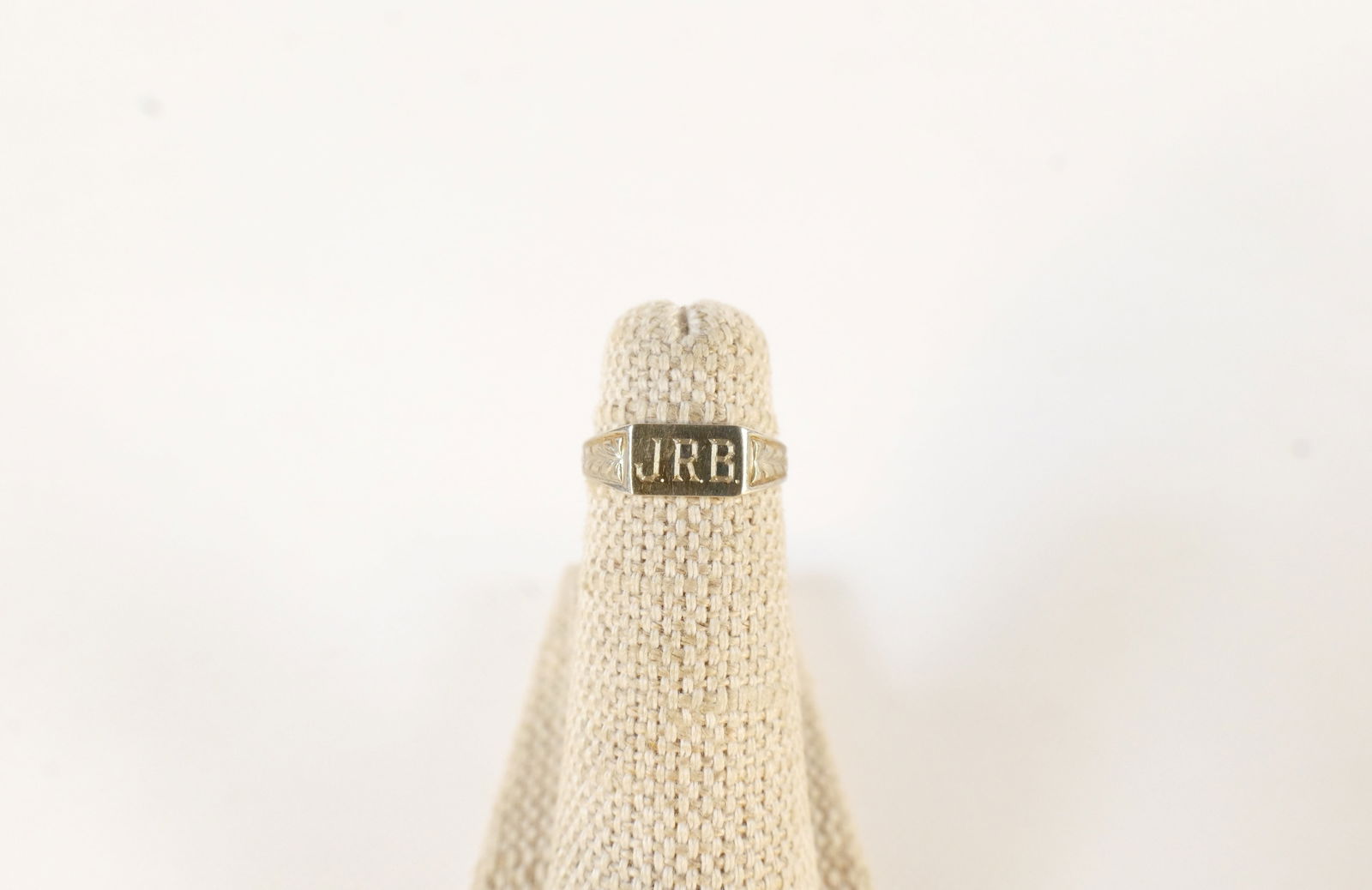 14k Monogrammed White Gold Child Ring: 14k Monogrammed White Gold Child Ring. Size 3. Weighs 1.4 grams. All invoices must be paid within 24 hours of the sale. We offer multiple shipping options, please read the shipping terms to understand