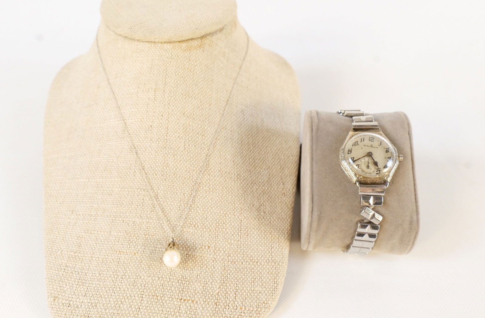 Lot of 14k Jewelry: Lot of 14k Jewelry. Including 16" White Gold Chain with Pearl and Waltham Ladies Watch with Stretch Band that is not gold. All invoices must be paid within 24 hours of the sale. We offer multiple ship