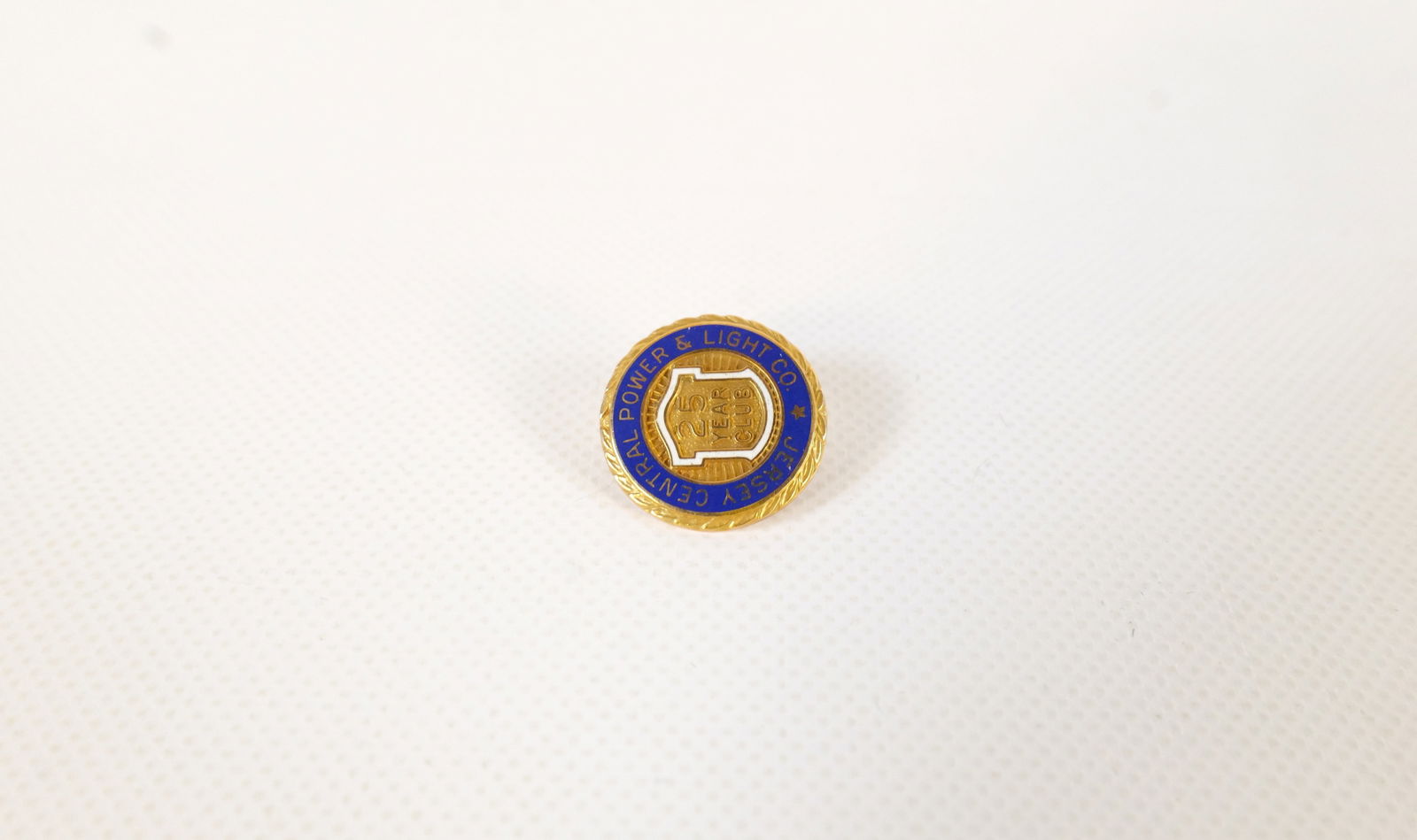 14k JCP&L 25 Year Club Pin: 14k JCP&L 25 Year Club Pin. Weighs 3 grams. All invoices must be paid within 24 hours of the sale. We offer multiple shipping options, please read the shipping terms to understand your options. We als