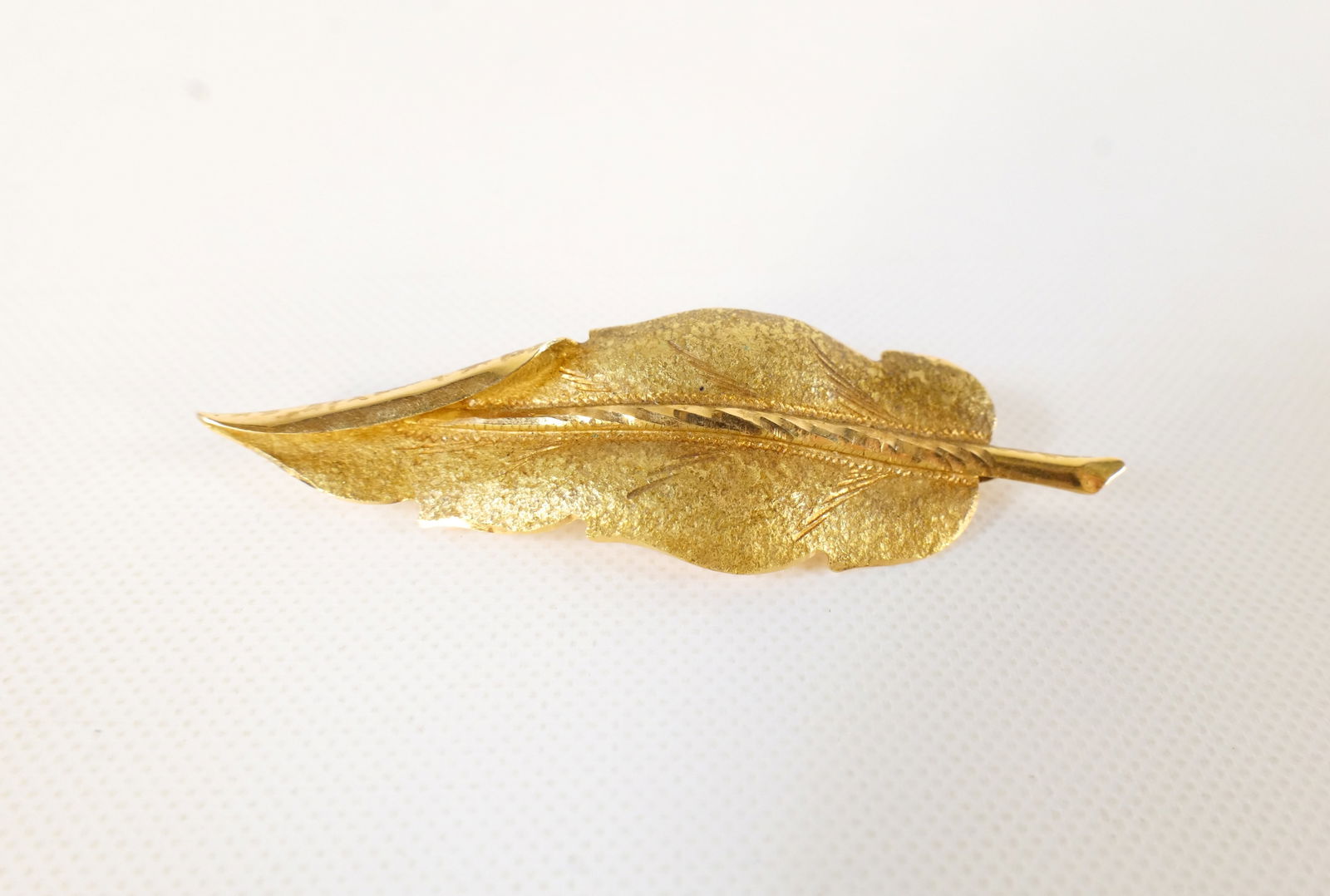 18k Leaf Pin with Brush Finish: 18k Leaf Pin with Brush Finish. Weighs 6.8 grams. All invoices must be paid within 24 hours of the sale. We offer multiple shipping options, please read the shipping terms to understand your options.