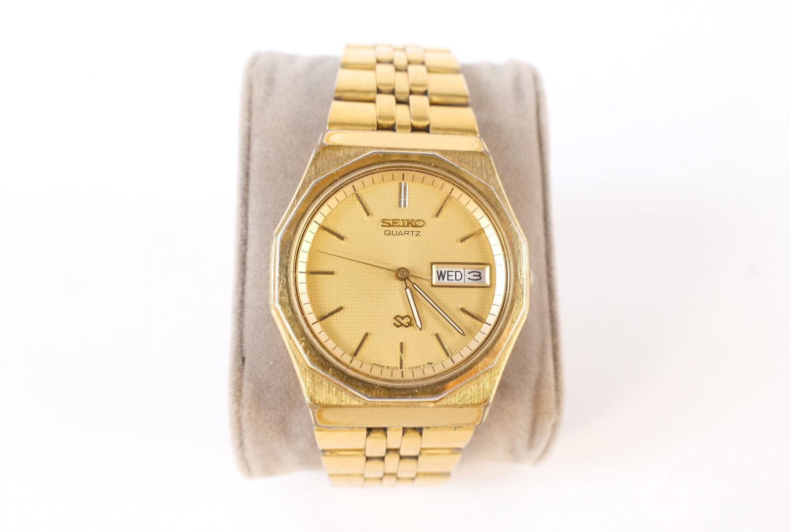 Seiko Gold Plated Quartz Day/Date Watch: Seiko Gold Plated Quartz Day/Date Watch. Octagon Shaped. All invoices must be paid within 24 hours of the sale. We offer multiple shipping options, please read the shipping terms to understand your op