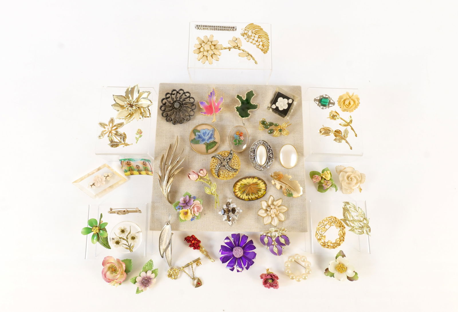 Lot of Costume Jewelry Pins (1 of 17)