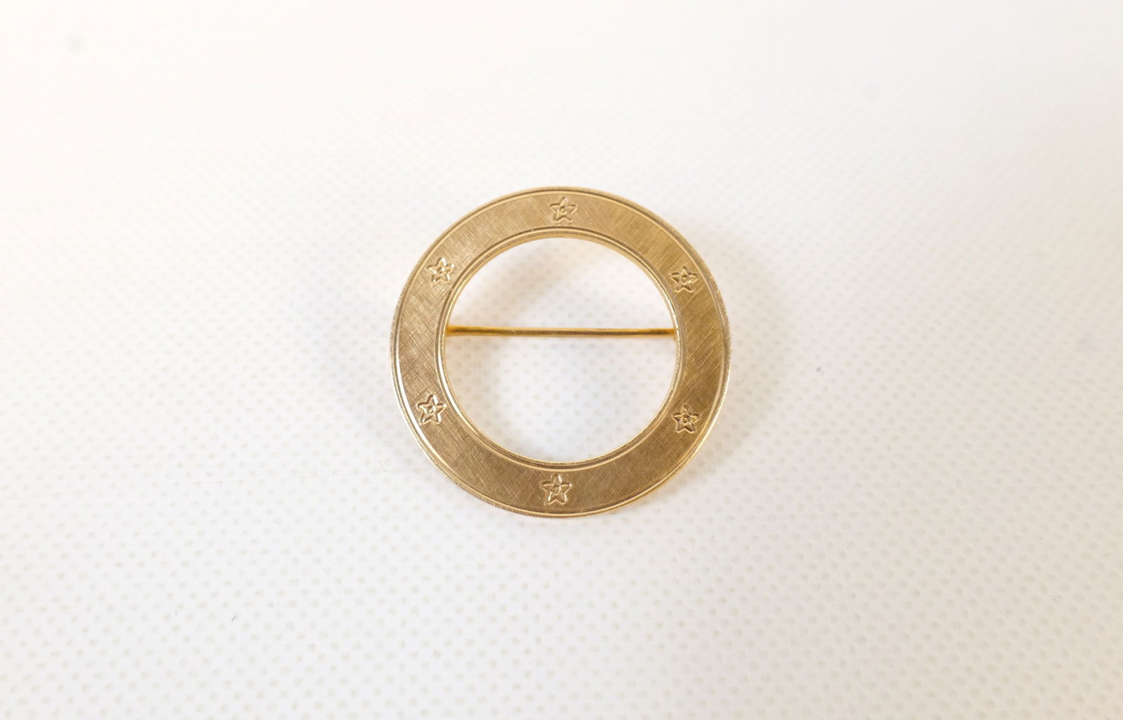 14k Wreath Pin: 14k Wreath Pin. Weighs 3.9 grams. All invoices must be paid within 24 hours of the sale. We offer multiple shipping options, please read the shipping terms to understand your options. We also offer Pi