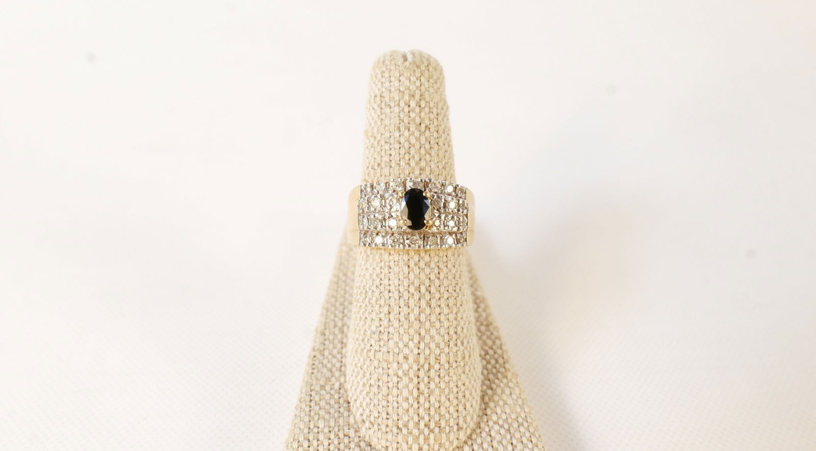 14k Blue Sapphire and Diamond Ring: 14k Blue Sapphire and Diamond Ring. Size 7. All invoices must be paid within 24 hours of the sale. We offer multiple shipping options, please read the shipping terms to understand your options. We als