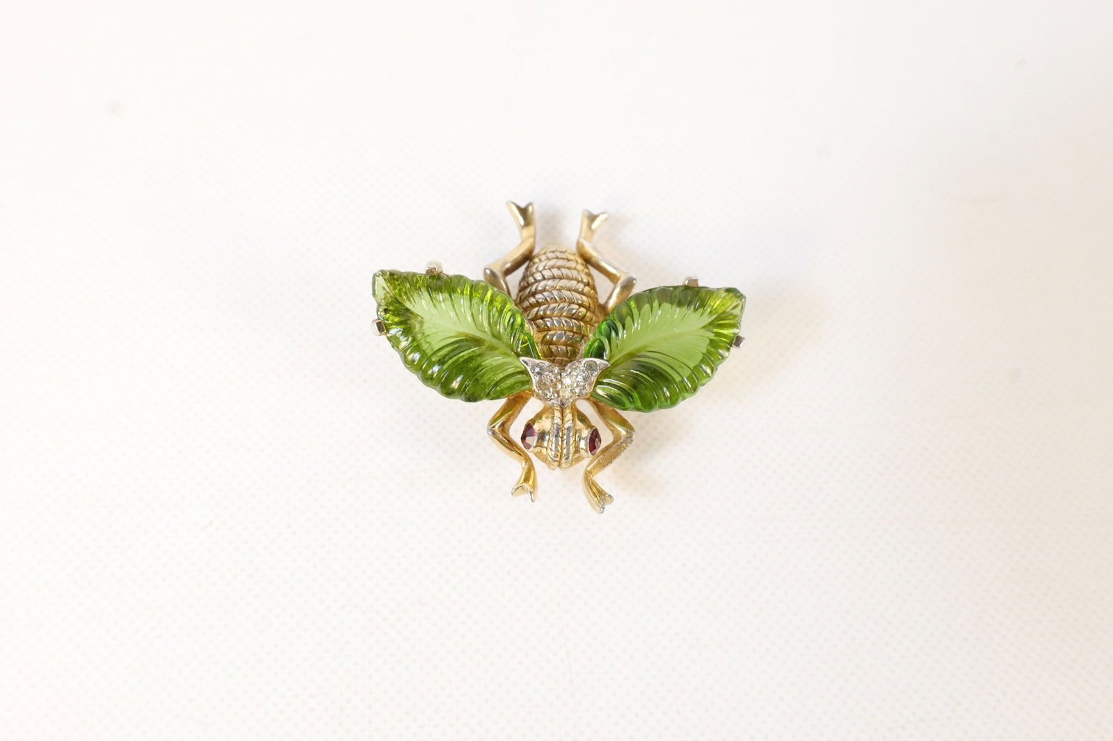 Vintage Jomaz Green Fruit Salad Fly Bug Brooch Pin: Vintage Jomaz Green Fruit Salad Fly Bug Brooch Pin. Gold Tone. Marked Joma on back of right wing. Measures 1.5" long. All invoices must be paid within 24 hours of the sale. We offer multiple shipping