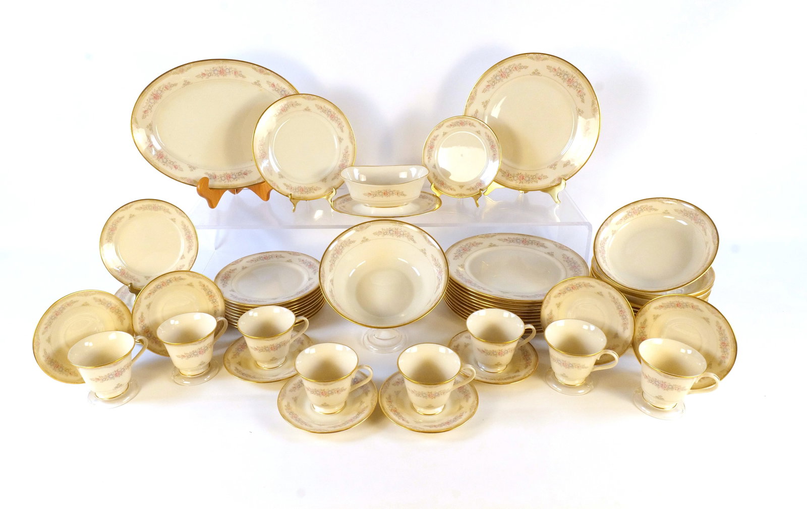 Lenox Chesapeake Dinnerware Set - Service for 8 Plus Extras (1 of 13)