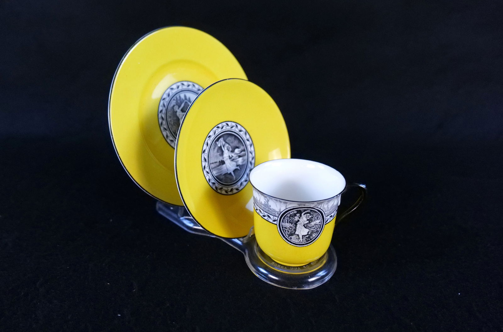 Shelley Bone China Cameo Yellow Dancers Teacup Trio: Shelley Bone China Cameo Yellow Dancers Teacup Trio. Good Condition. All invoices must be paid within 24 hours of the sale. We offer multiple shipping options, please read the shipping terms to unders