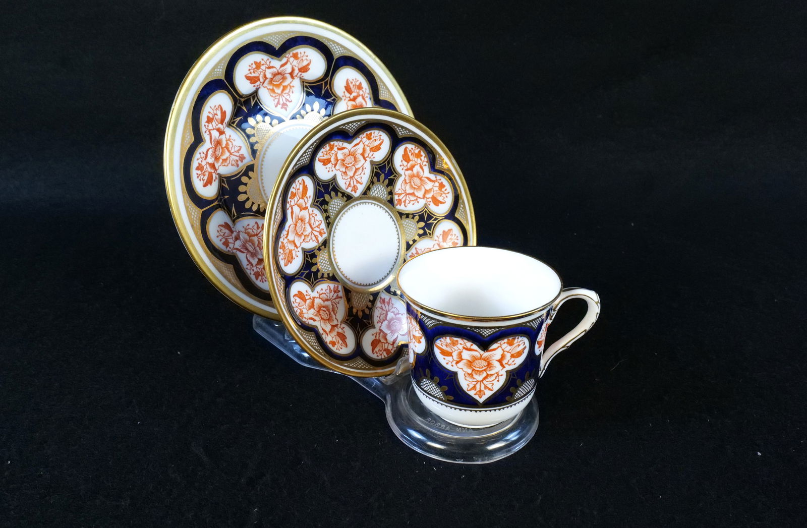 Shelley Bone China Foley Imari Teacup Trio: Shelley Bone China Foley Imari Teacup Trio. Good Condition. All invoices must be paid within 24 hours of the sale. We offer multiple shipping options, please read the shipping terms to understand your