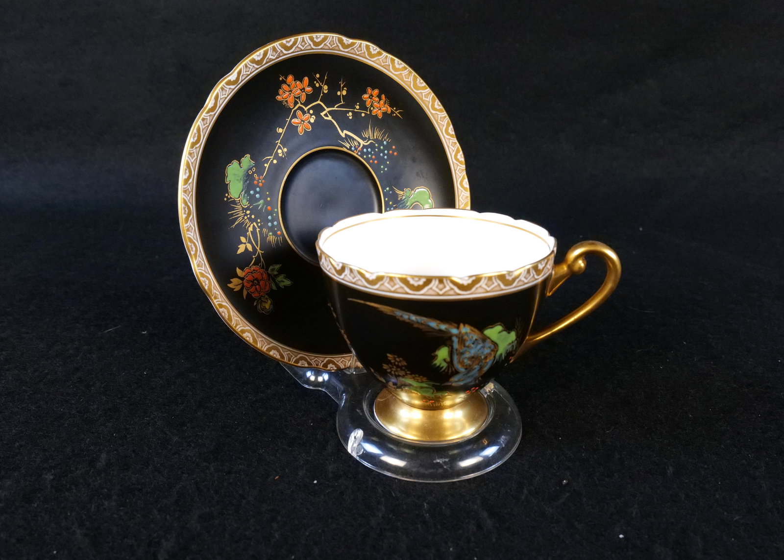 Shelley Bone China Exotic Bird Teacup and Saucer: Shelley Bone China Exotic Bird Teacup and Saucer. Heavy Gold Gilt. Good Condition. All invoices must be paid within 24 hours of the sale. We offer multiple shipping options, please read the shipping t