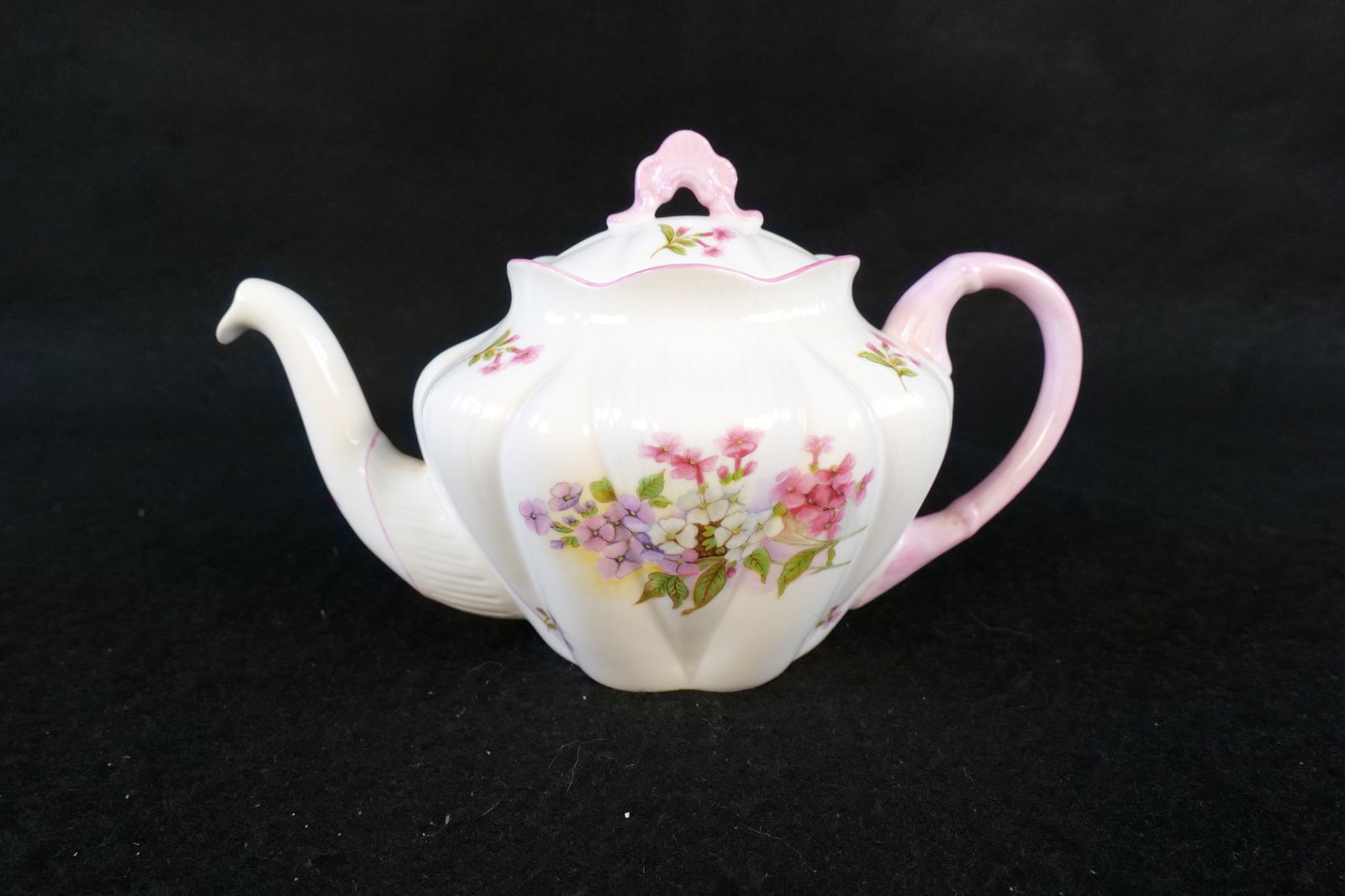 Shelley Stocks Teapot (1 of 7)