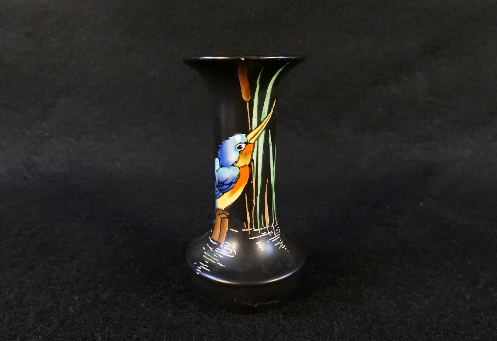 Shelley Kingfisher Vase: Shelley Kingfisher Vase. Art Deco. Some minor paint nicks around the rim. Measures 5" tall. All invoices must be paid within 24 hours of the sale. We offer multiple shipping options, please read the s