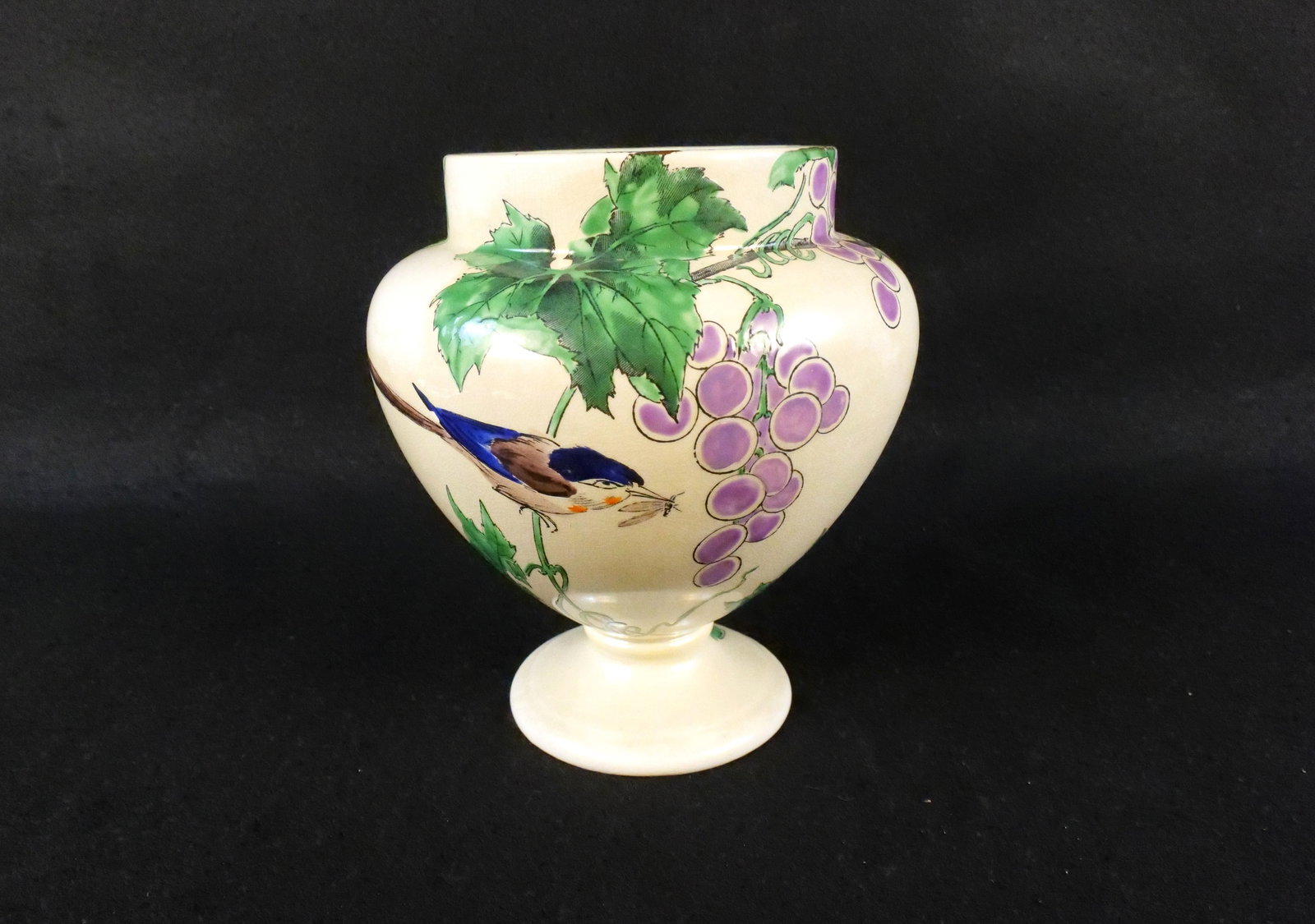 Shelley Lusterware Bird and Grape Vase (1 of 6)