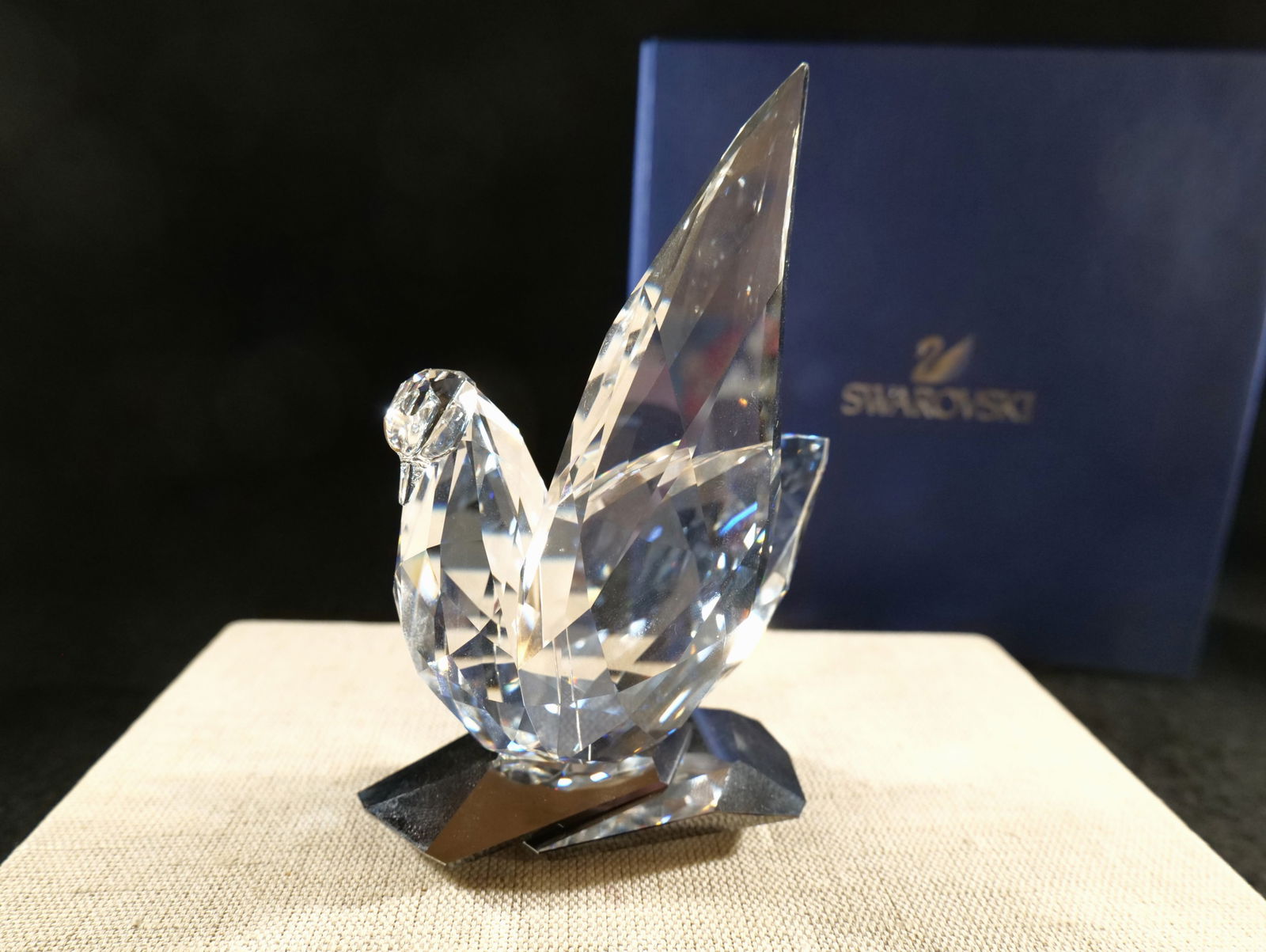 Swarovski Crystal Soulmates Dove Figurine (1 of 7)