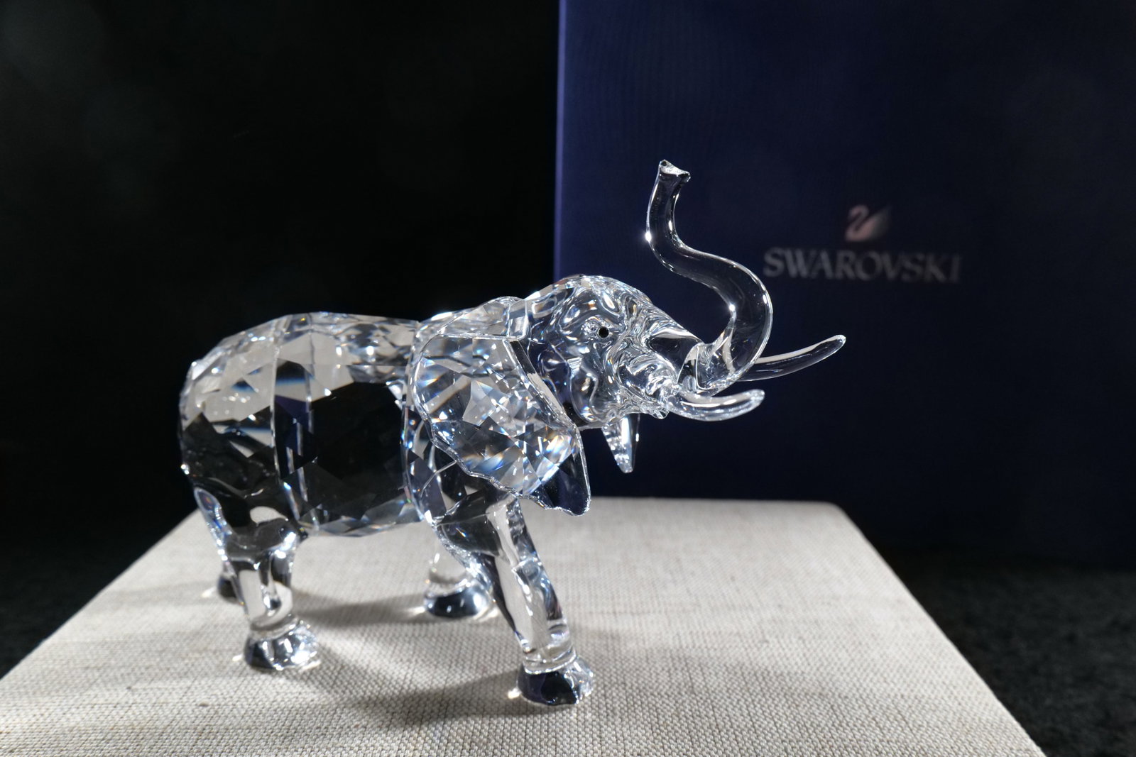 Swarovski Crystal Elephant Figurine (1 of 7)