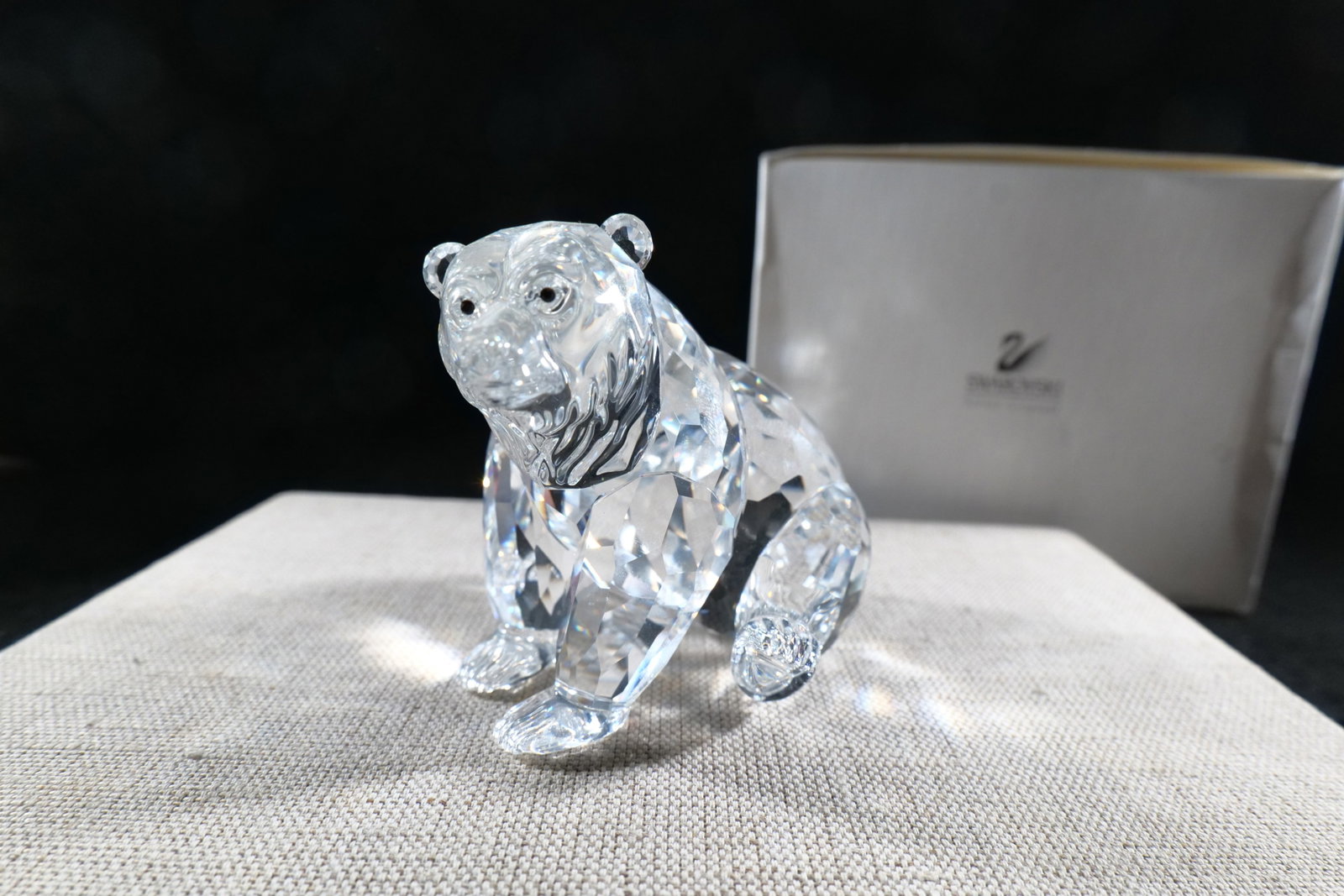 Swarovski Crystal Grizzly Bear Figurine (1 of 7)