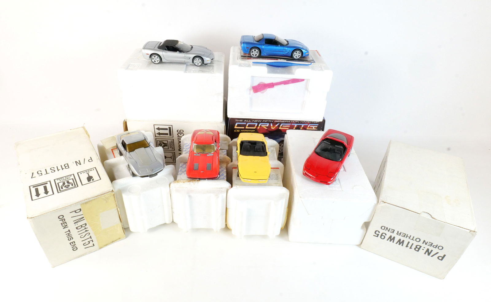 Lot of 6 Franklin Mint Diecast Cars 1:24 Scale: Lot of 6 Franklin Mint Diecast Cars 1:24 Scale. Lot Includes A Blue 1999 Corvette Hardtop, A Red 1997 Corvette, A Red 1963 Corvette, A Silver 1998 Corvette, A Yellow 1986 Corvette, A Silver 1998 Corve