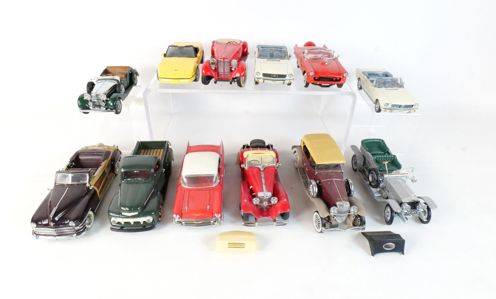 Lot of 12 Assorted Diecast Cars 1:24 (1 of 19)