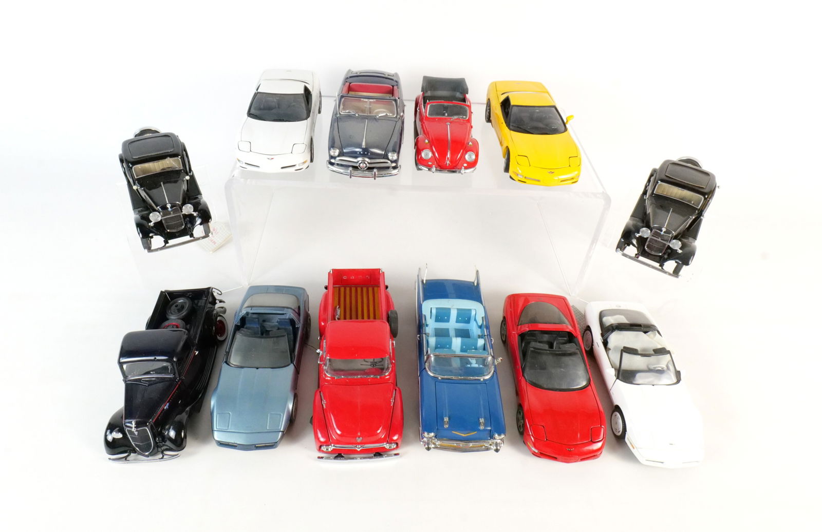 Lot of 12 Assorted Diecast Cars 1:24 (1 of 19)