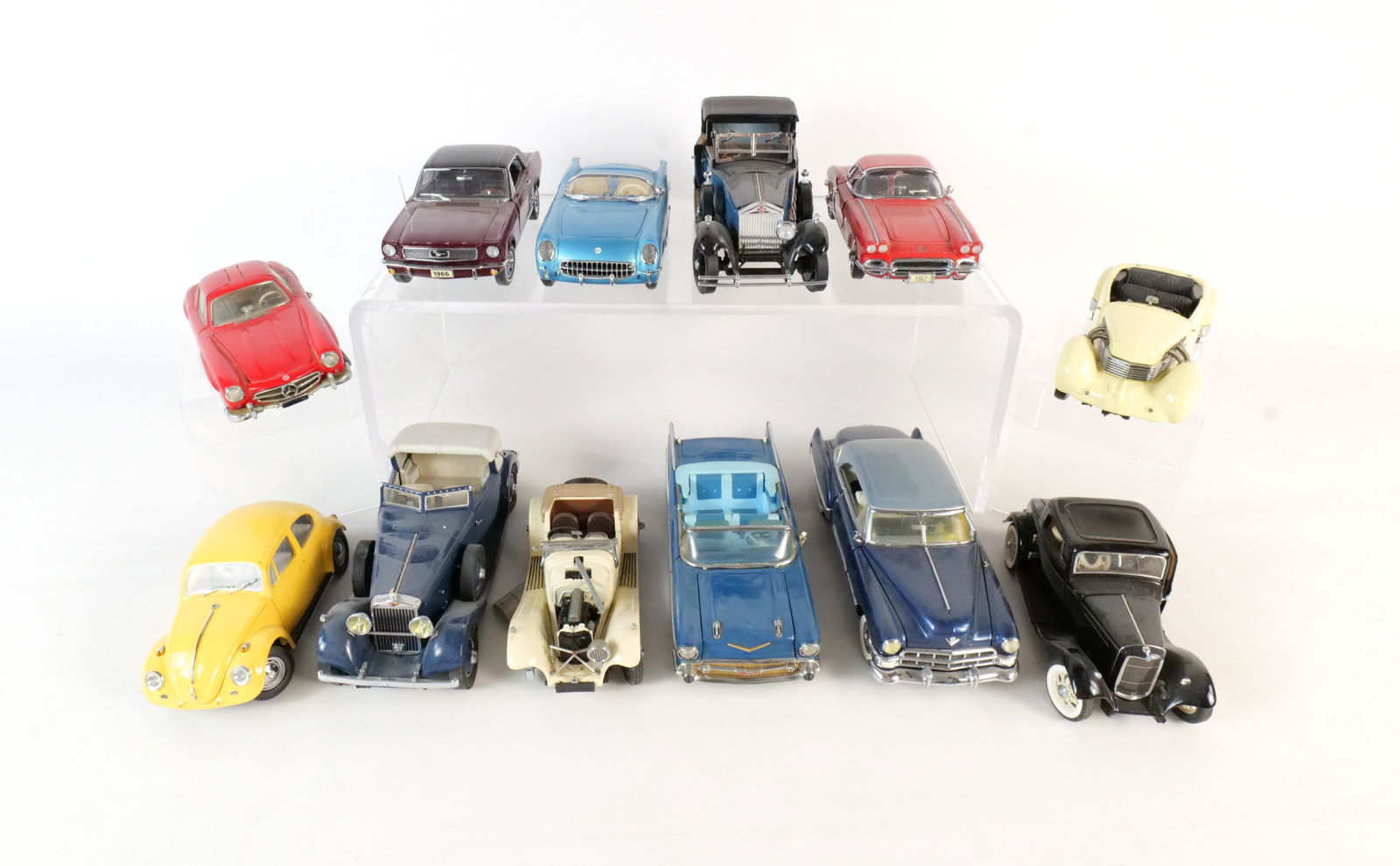 Lot of 12 Assorted Diecast Cars 1:24: Lot of 12 Assorted Diecast Cars 1:24. Lot includes Franklin Mint and Danbury Mint. Lot includes 1937 Cord 812 Phaeton Coupe, 1957 Chevrolet Bel Air, 1949 Cadillac Coup Deville, a 1955 Corvette, and mo