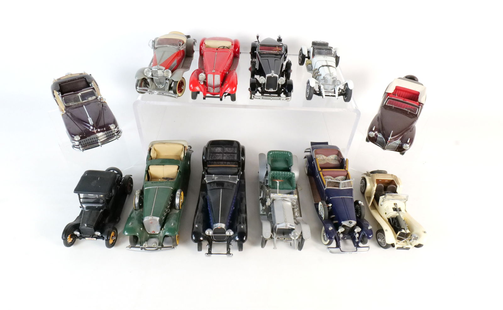 Lot of 12 Assorted Diecast Cars 1:24 (1 of 17)