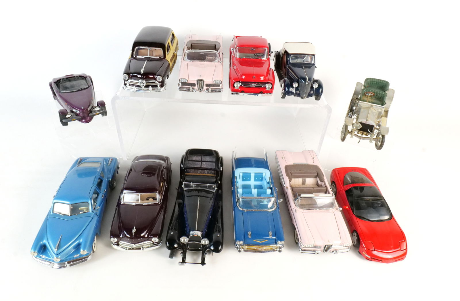Lot of 12 Assorted Diecast Cars 1:24 (1 of 19)