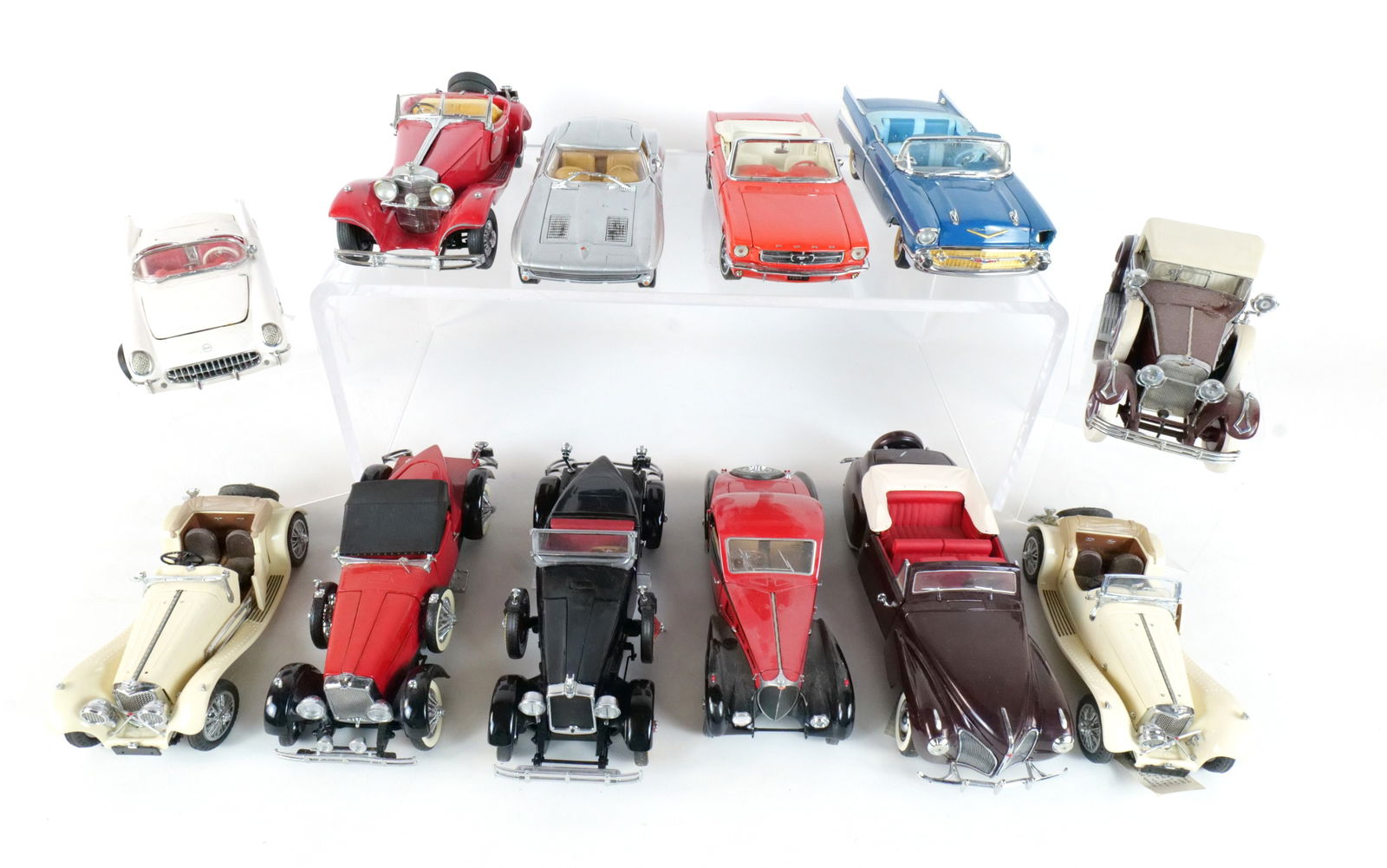 Lot of 12 Assorted Diecast Cars 1:24 (1 of 19)