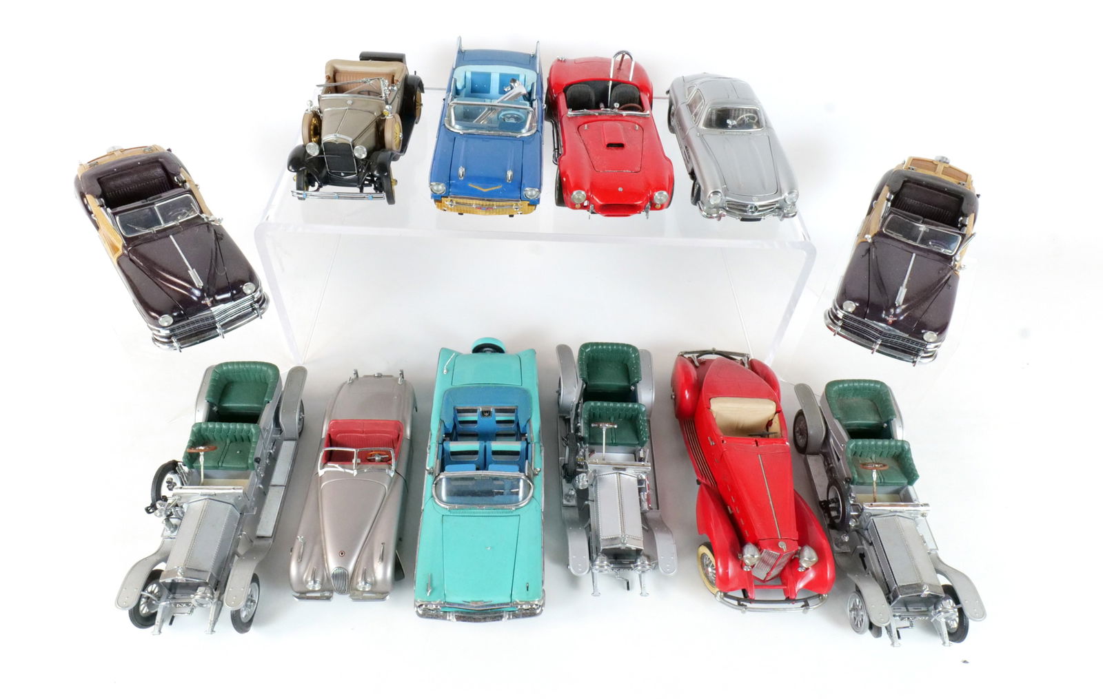 Lot of 12 Assorted Diecast Cars 1:24 (1 of 19)