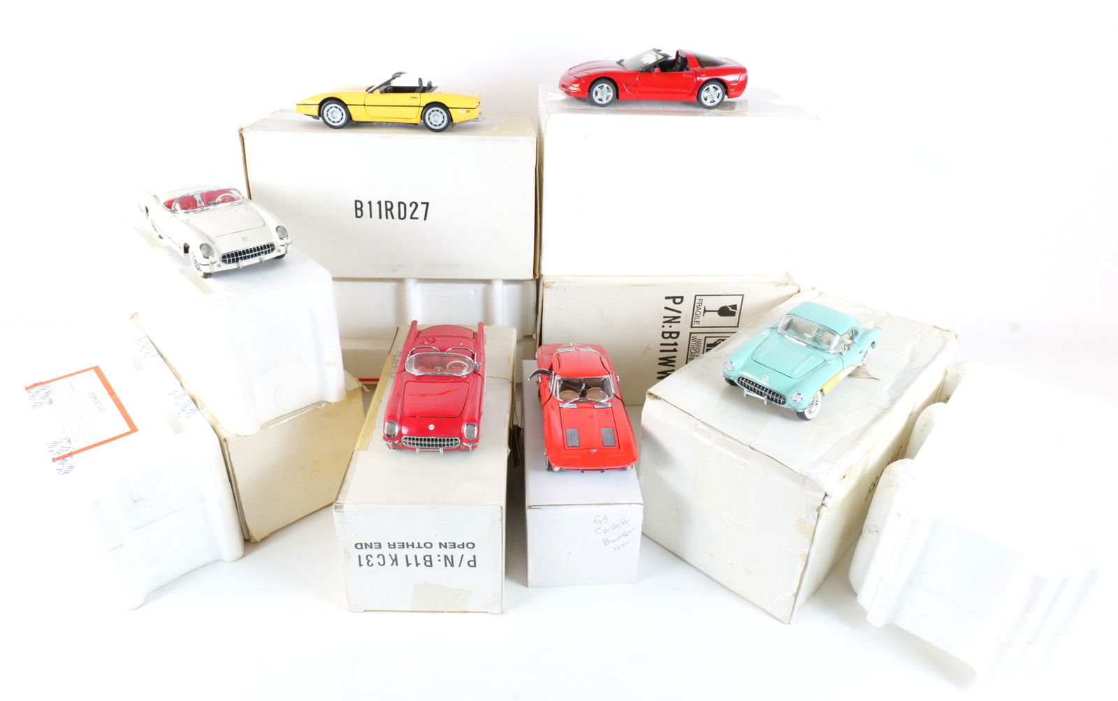 Lot of 6 Franklin Mint Diecast Cars 1:24 Scale: Lot of 6 Franklin Mint Diecast Cars 1:24 Scale. lot includes a Red 1954 Corvette, a Turquoise 1956 Corvette, a White 1953 Chevrolet Corvette, a Red 1963 Corvette, a Red 1997 Corvette, and a Yellow 198