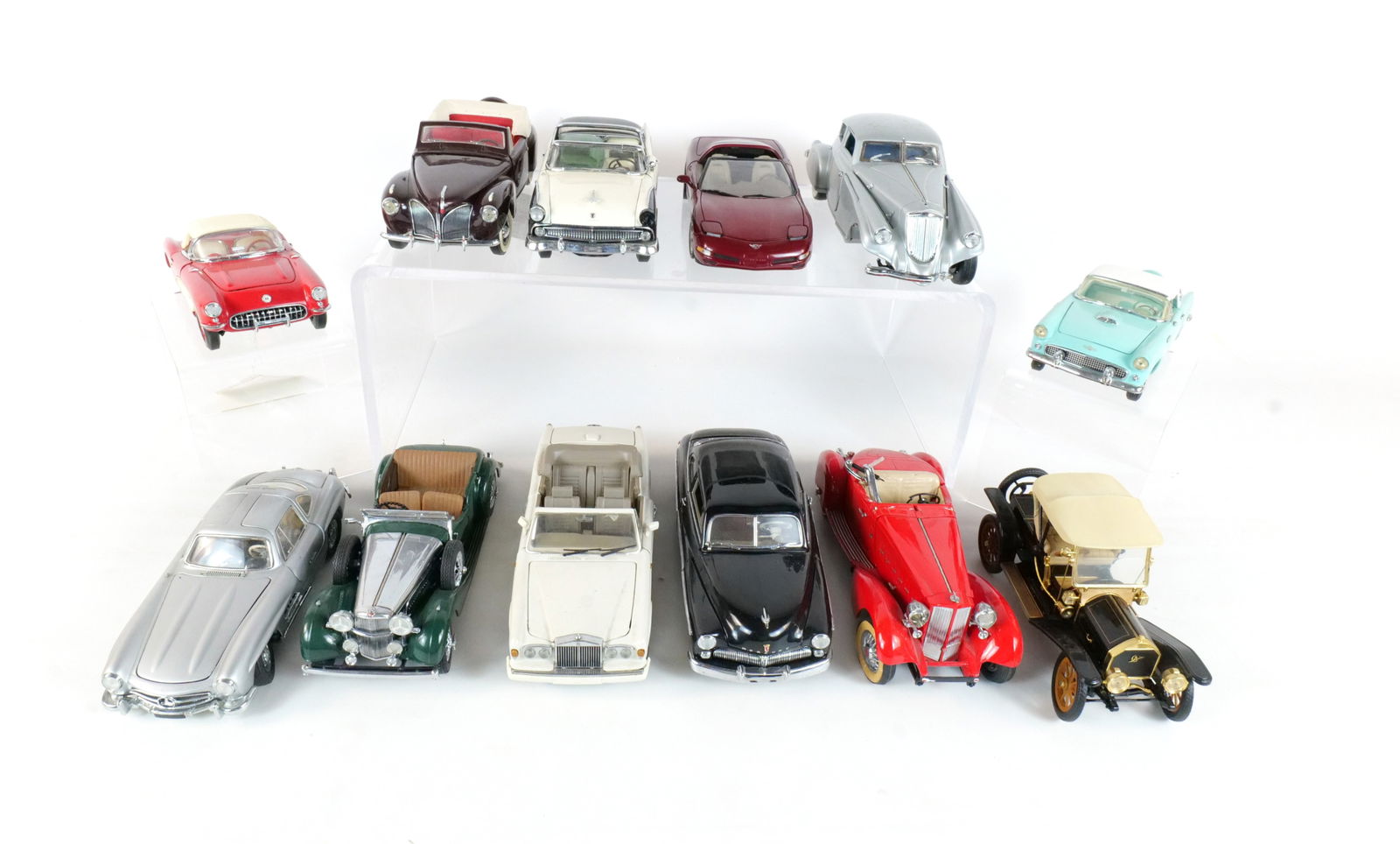 Lot of 12 Assorted Diecast Cars 1:24 Scale (1 of 19)