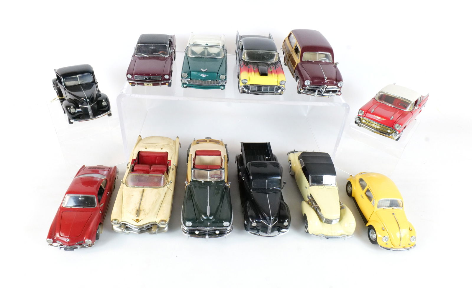 Lot of 12 Assorted Diecast Cars 1:24 Scale (1 of 19)