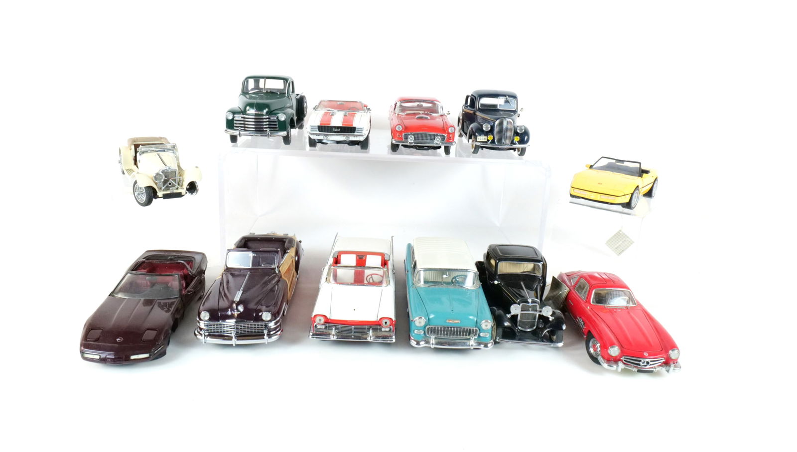 Lot of 12 Assorted Diecast Cars 1:24 Scale (1 of 19)