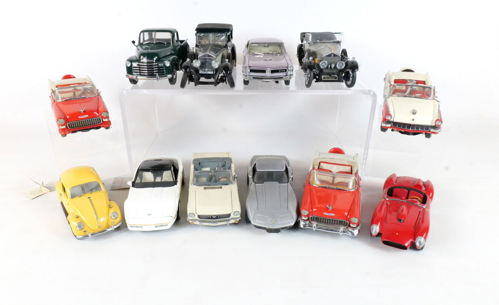 Lot of 12 Assorted Diecast Cars 1:24 Scale (1 of 19)