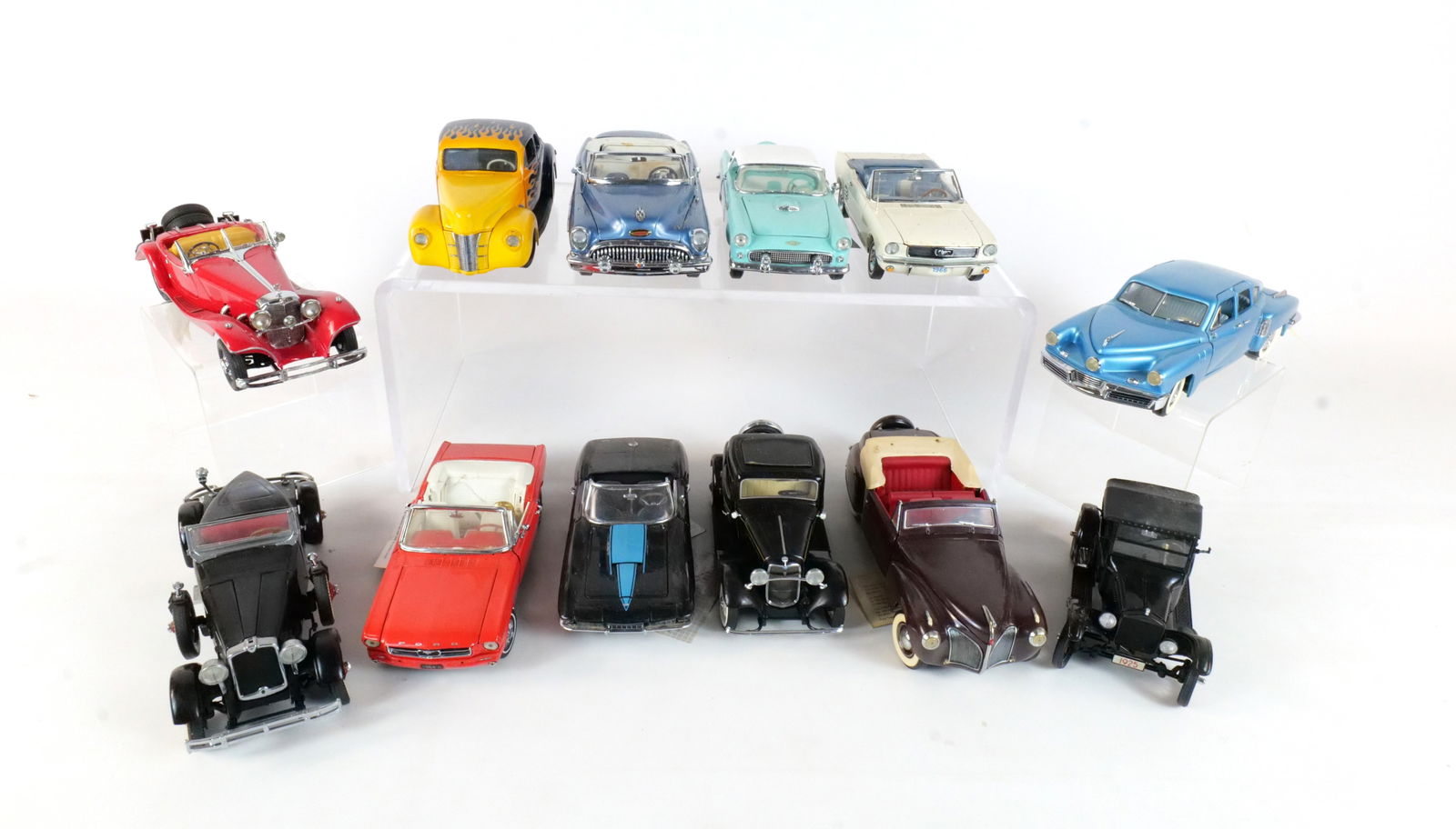 Lot of 12 Assorted Diecast Cars 1:24 Scale (1 of 19)