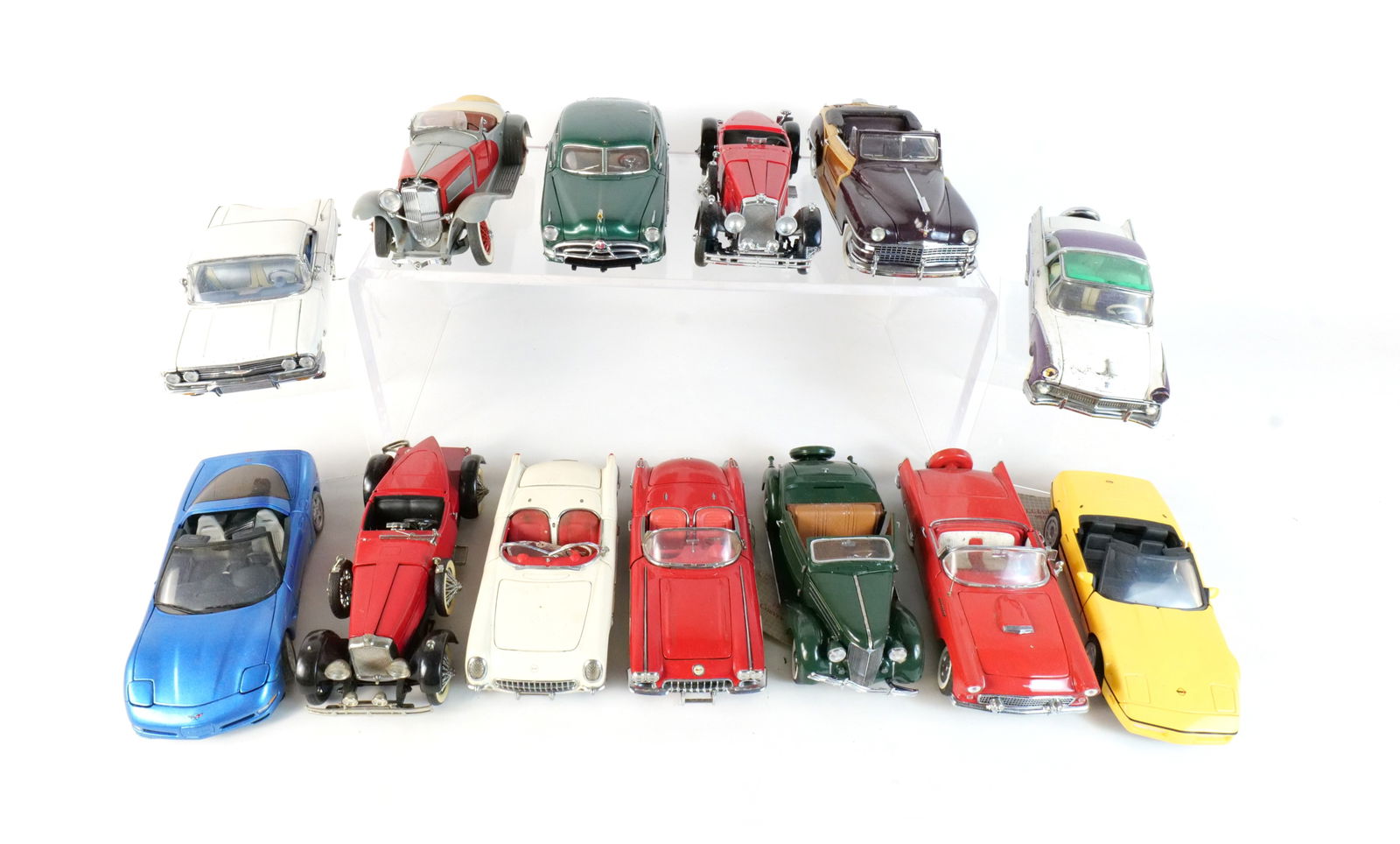 Lot of 12 Assorted Diecast Cars 1:24 Scale (1 of 19)