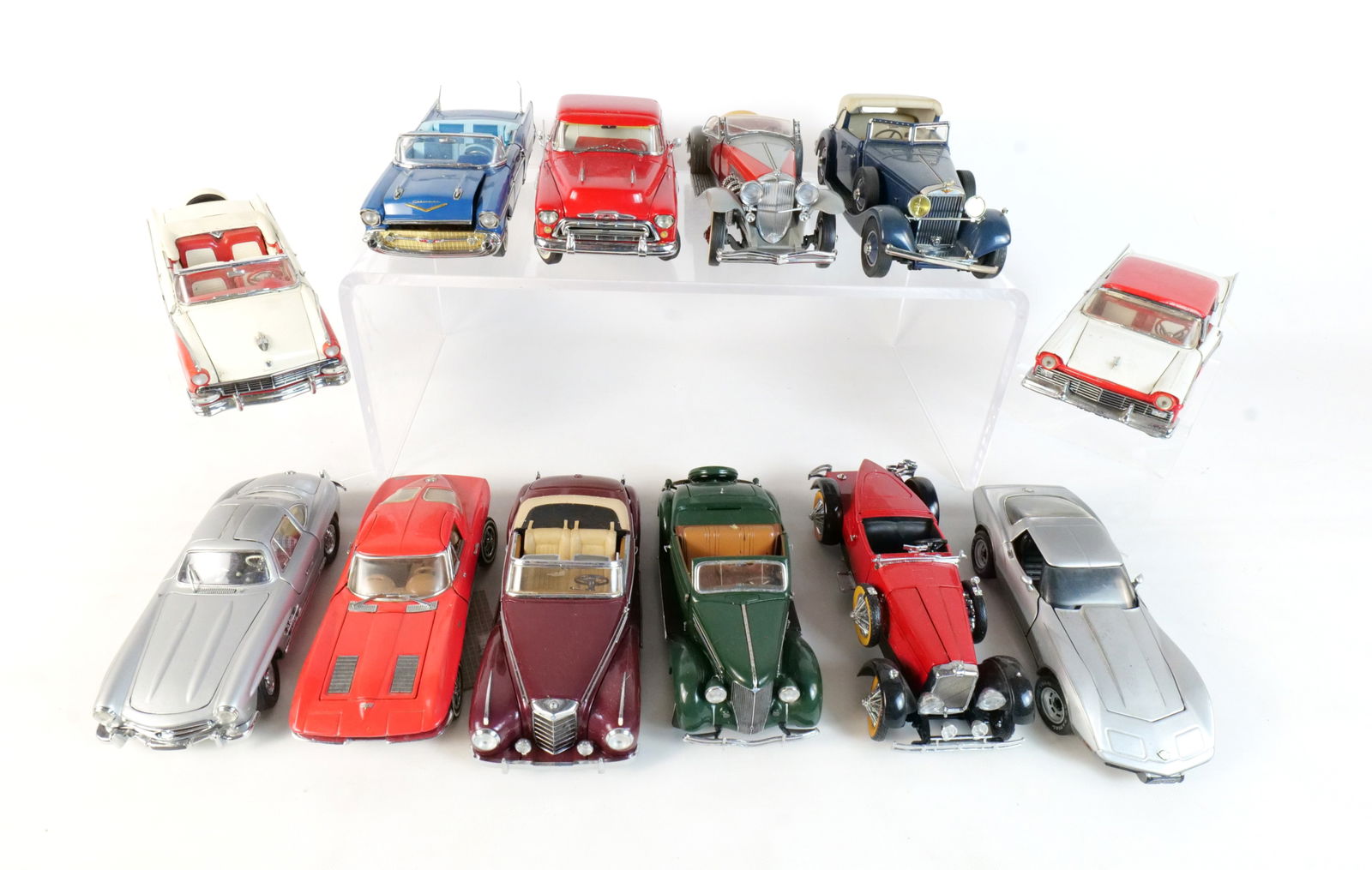 Lot of 12 Assorted 1:24 Scale Diecast Cars (1 of 19)